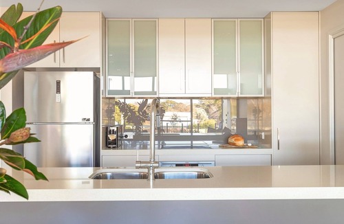 Huskisson House | White Sea Eagle - FREE LINEN AND WIFI IN THE HEART OF HUSKY