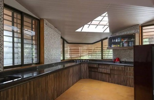 Navi Mumbai House | White Triangle by Joy Suites