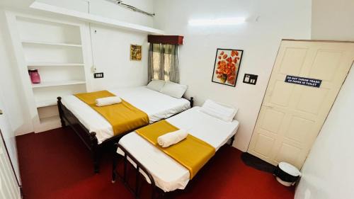 White Town Villa | White Villa Guest House Near Rock Beach And White Town