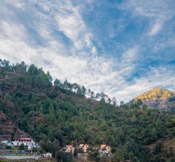 Ramgarh Ski Chalet | Wild Meadows by Levitate - Exclusive Dual Bedroom Chalet Open Sky View & Fully Equipped Kitchen