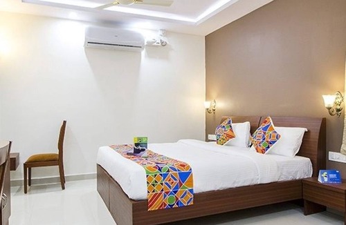Shanthala Nagar Hotel | Windsor Castle Inn with parking