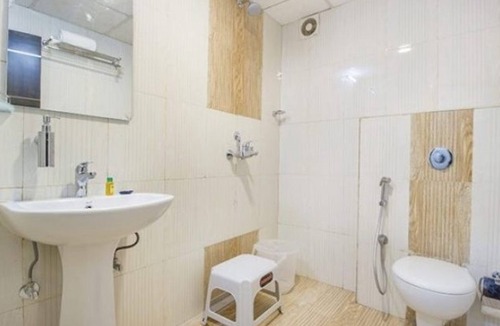 Shanthala Nagar Hotel | Windsor Castle Inn with parking
