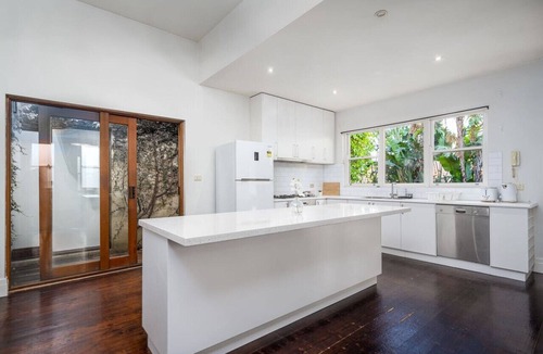 Windsor House | Windsor Nightlife Retreat