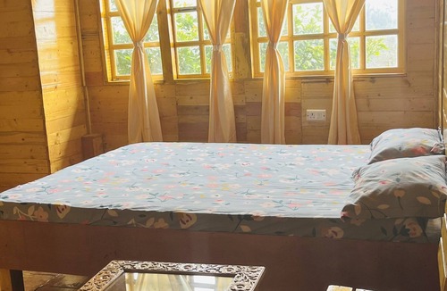 Kodaikanal Bed & Breakfast | Winter woods home stay kodaikanal