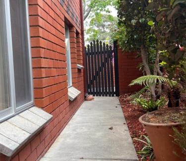Howrah Apartment | Wombats Den A warm and cosy semi underground retreat