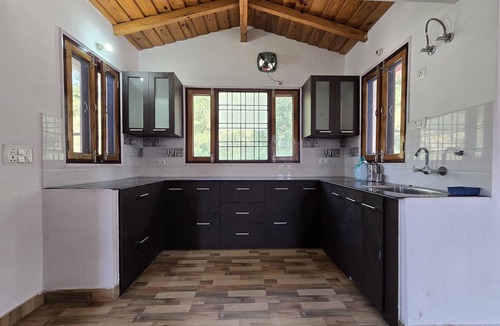 Amritpur House | Wonderful 4 bedroom house in soothing Bhimtal Nainital getaway
