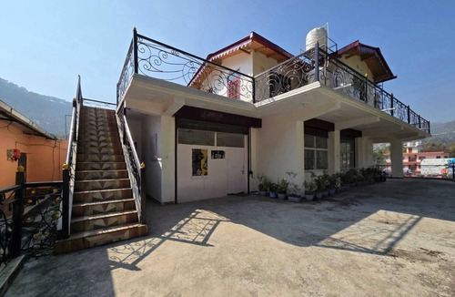 Amritpur House | Wonderful 4 bedroom house in soothing Bhimtal Nainital getaway