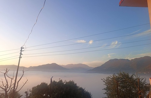 Amritpur Cottage | Wonderful cottage with WiFi in Naukuchiatal with lake and mountain view