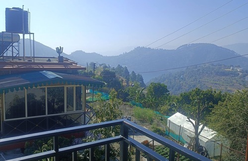 Amritpur Cottage | Wonderful cottage with WiFi in Naukuchiatal with lake and mountain view