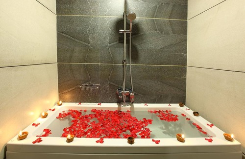 Kumily Hotel | Wood Note Thekkady