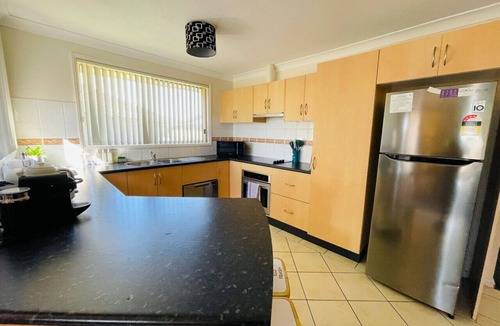 Worrigee House | Worrigee 3BR/1BA Stay Heated Rooms Near Shops