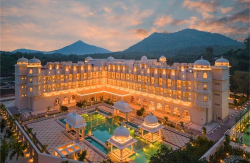 Udaipur Hotel | Wyndham Grand Udaipur Fateh Sagar Lake - Pure Vegetarian Resort