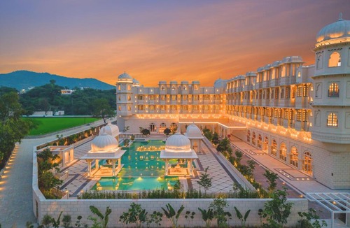 Udaipur Hotel | Wyndham Grand Udaipur Fateh Sagar Lake - Pure Vegetarian Resort