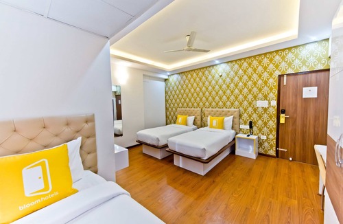 Vyalikaval HBCS Layout Hotel | X by Bloom - Manyata