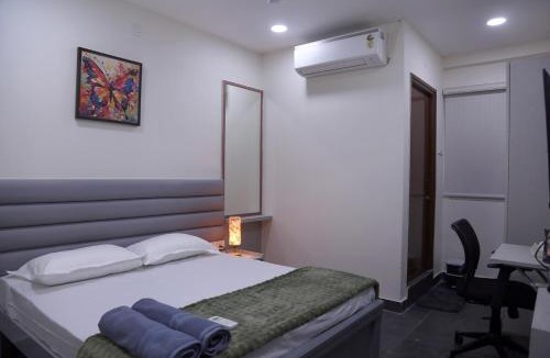 Serilingampally Apartment | Yendluri's- QueenBed Room-21 Kondapur, Gachibowli
