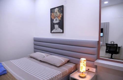 Serilingampally Apartment | Yendluri's- QueenBed Room-26 Kondapur, Gachibowli