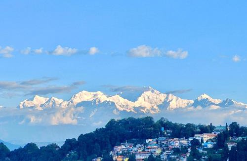 Darjeeling Apartment | Yepplo Service Apartments - DARJEELING - 4BHK with Private Kitchen - 24hrs Caretaker & Power Backup