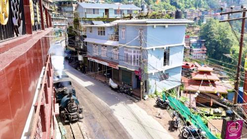 Darjeeling Apartment | Yepplo Service Apartments - DARJEELING - 4BHK with Private Kitchen - 24hrs Caretaker & Power Backup