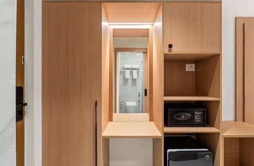 Bengaluru Hotel | Yolotel-Off airport road