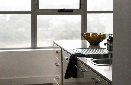 Wollongong CBD Apartment | Your Luxurious Wollongong Getaway! High end CBD apartment with city views