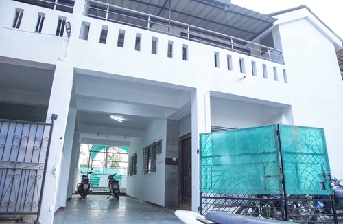 Khatri Park Housing Society Villa | Your private oasis awaits - a 4 BHK villa with a pool near the city."