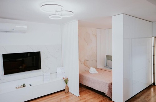 Iasi Apartment | Zen Hideaway Near Mall Moldova and Center