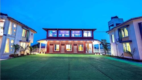 Kune N.m. Villa | Zenzi Stays 11 BHK With 2 Pools