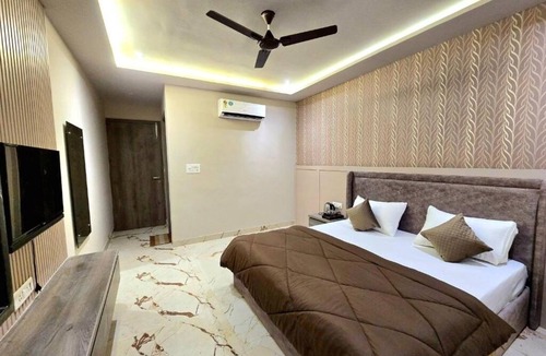 Agra House | Zipcode Stay : Deluxe King Room