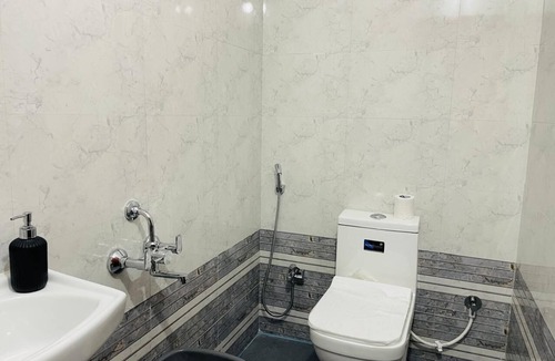 Shaikpet Hotel | Zivo Stays, Jubilee Hills
