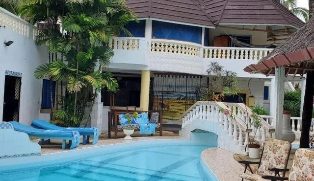 1 Bed Villa - Sleeps 2 - Smoking - Parking - Wifi in Galu
