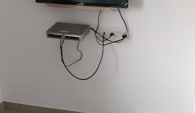 1 BHK FLATS KITCHAN TOTAL FIVE FLATS I NNNNNNNNNIN VIMAN NAGAR NEXT TO AIR PORT.