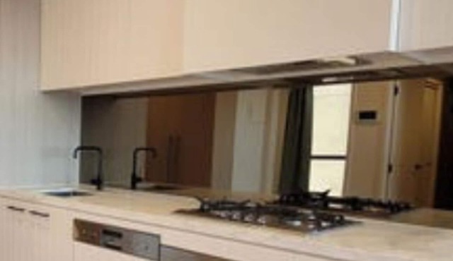 1 master bedroom for 3 weeks rent (1-22 July) in Clayton