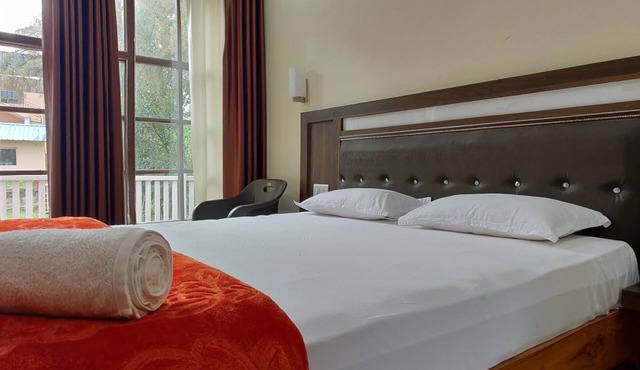 10-bedroom bed & breakfast in phenomenal Jabalpur New Bhedaghat with AC