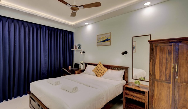 10 min from GOI airport! Family sized apartment w/deck. Pool. Sauna. Wi-Fi.