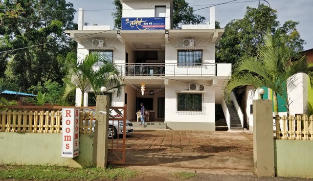 10 minutes to scuba diving & beach! Home Stay For Family & Groups.