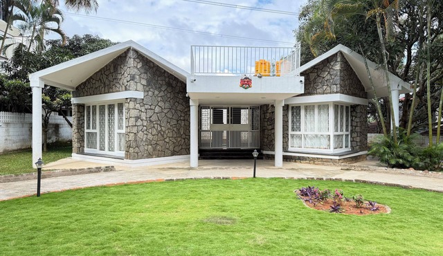 10 minutes to the Bannerghatta Zoo! Cozy 4 bedroom Private Villa with garden