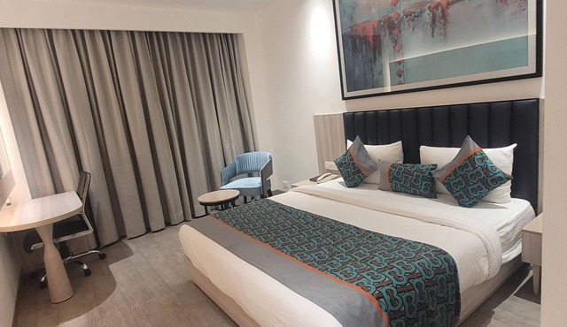 10 minutes to the IGI Delhi Airport we have 24 luxurious rooms of 4 star hotel