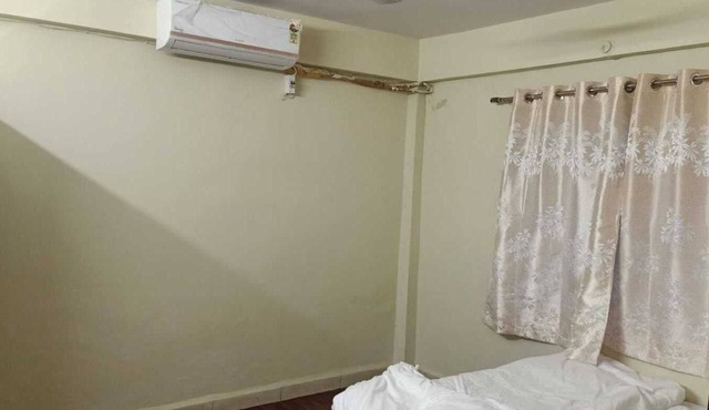 1300 s.fit full independent flat at mid of city with all amenities
