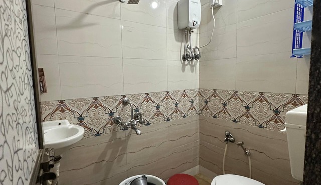 1BHK-Entire Home Near Kokilaben Dhirubhai Ambani Hospital Andheri W