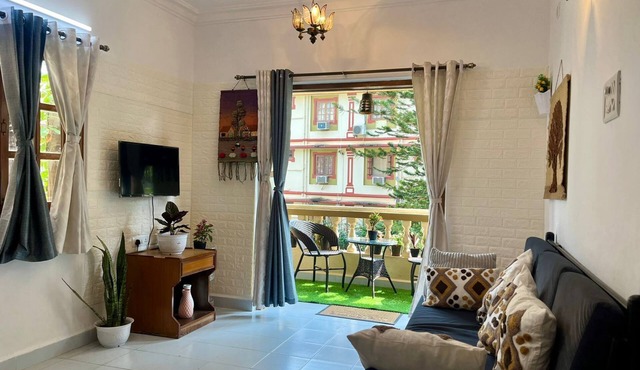1bhk flat with pool view 5 mins walk to Candolim beach in a prime location.