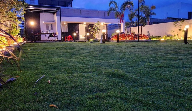 1hr from Bangalore, Outdoor Cinema, Pool, BBQ, Lawn & Meditation Room, Party!