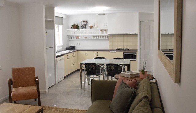 2 Bed Apartment at the Historic Braidwood Hotel