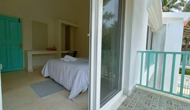 2 bed Apartment in a villa a walk to the beaches.