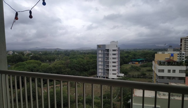 2 Bedroom apartment with balcony. close to Sula Vinyard