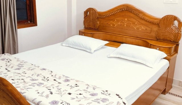 2-bedroom apartment in charming Ranchi with AC, WiFi for family and solo visitor