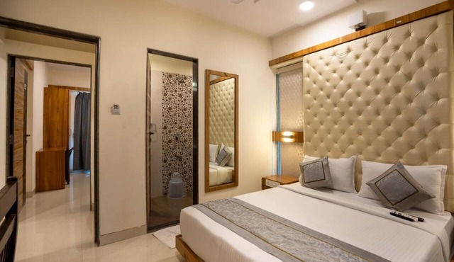 2 bedroom apartment near Mumbai Airport