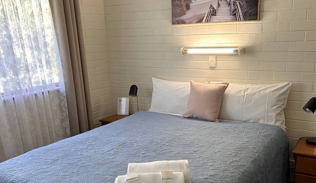 2 Bedroom Double Sofa Chalet Emu Beach in albany
