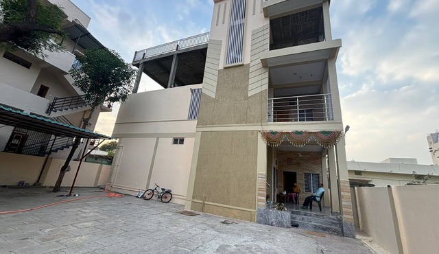 2-bedroom townhome in delightful Kalaburagi with WiFi, AC