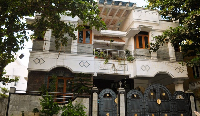 2-bedroom Villa/ Apartment/Homestay in Chennai with WiFi, AC and Kitchen!