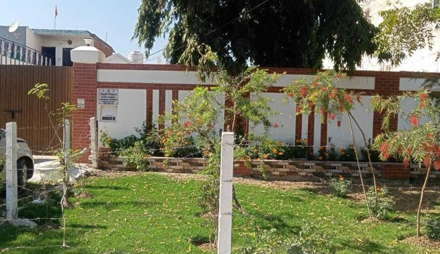 2-bedroom villa in welcoming Faridabad with WiFi, AC, badminton court within.
